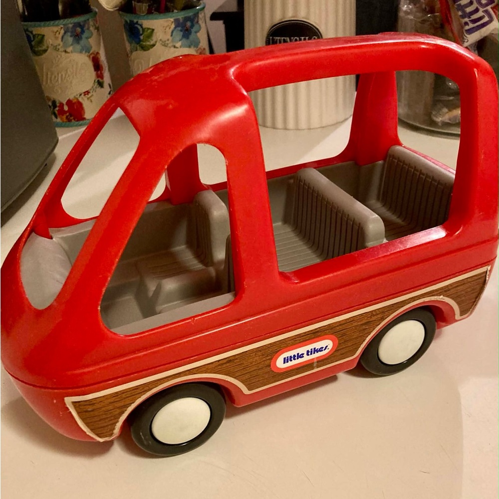 Vintage Little Tikes Dollhouse Size Red Mini Van Family Wagon Car for Doll House
